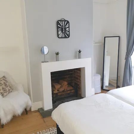 Mulberry House Excellent Central Location Courtyard Garden 3 Bedrooms Sleeps Up To 6 Public Parking In Vicinty Exeter Exterior photo