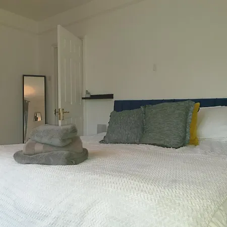 Mulberry House Excellent Central Location Courtyard Garden 3 Bedrooms Sleeps Up To 6 Public Parking In Vicinty Exeter Exterior photo