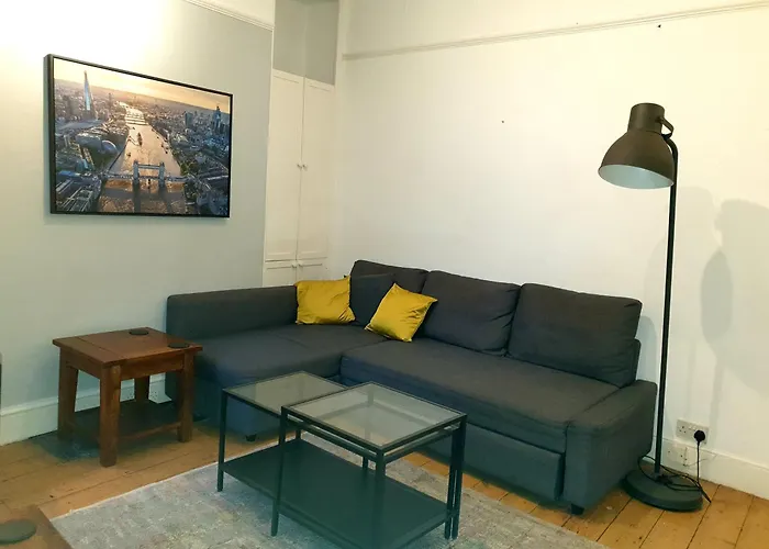 Mulberry House Excellent Central Location Courtyard Garden 3 Bedrooms Sleeps Up To 6 Public Parking In Vicinty