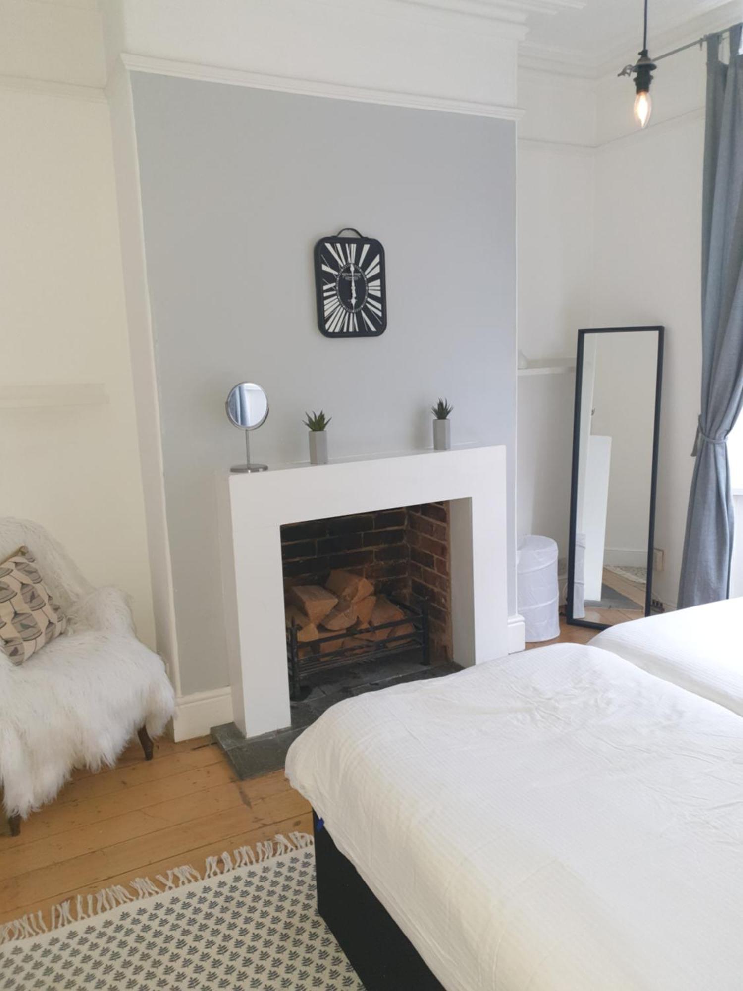 Mulberry House Excellent Location Courtyard Garden 3 Bedrooms Sleeps Up To 6 Public Parking In Vicinty Holiday home Exeter